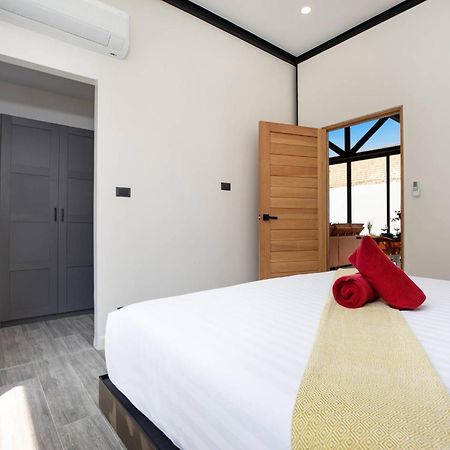 Trendy & New 19M Oxygen Pool Villa Sunset Garden 10 In Rawai Ban Saiyuan Exterior photo